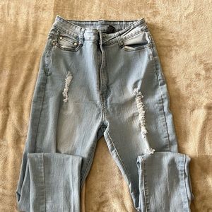 Light washed skinny jeans